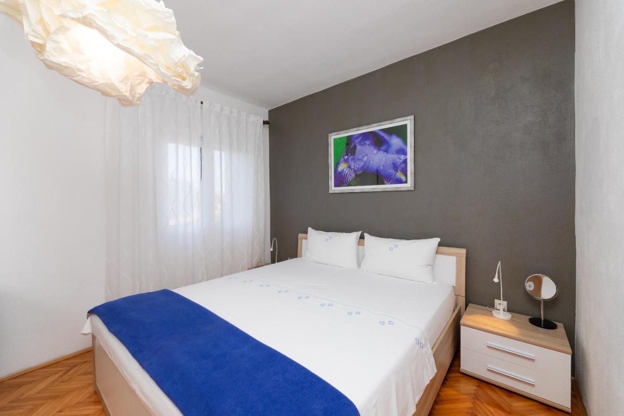 Apartments Martic Supetar Exterior foto