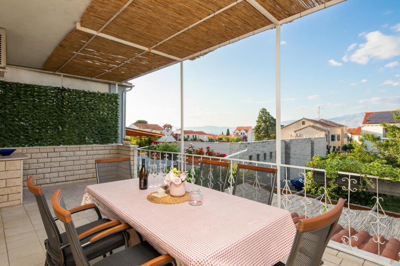 Apartments Martic Supetar Exterior foto
